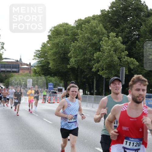29.06.2025 - hella hamburg halbmarathon Jannik Wohlers http://msf.ph/oto/8191683 29.06.2025 09:45:14 Lombardsbrücke 57, 1686, 1707, 2689, 4129, 4679, 4698, 4749, 6358, 7389, 7481, 7965, 8190, 9571, 9634, 10017, 10876, 11120, 12234, 12308, 12691, 12988, 13066, 13618, 14028, 14395, 14466, 14622, 14784, 15826, 15887, 16712, 16724, 16755, 17151, 17191, 17197, 17802, 18099, 18177 meine-sportfotos.de