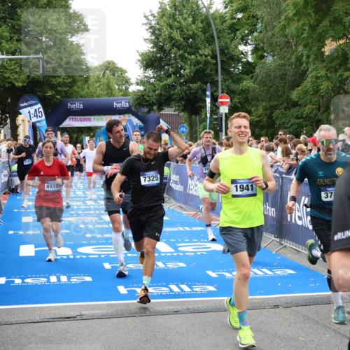 29.06.2025 - hella hamburg halbmarathon Zöllner http://msf.ph/oto/8191729 29.06.2025 10:44:55 Ziel 1941, 2098, 2890, 3004, 3098, 3785, 4425, 4915, 7056, 7167, 7325, 9030, 9720, 12161, 16834, 17382, 17406, 18631, 19207, 19210 meine-sportfotos.de