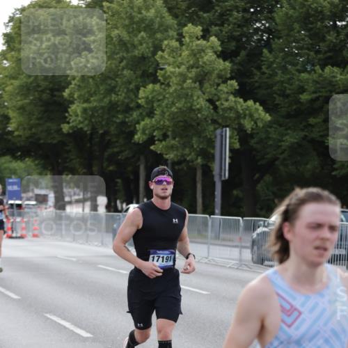 29.06.2025 - hella hamburg halbmarathon Jannik Wohlers http://msf.ph/oto/8191754 29.06.2025 09:45:15 Lombardsbrücke 57, 1686, 1707, 2689, 4129, 4679, 4698, 4749, 5550, 6358, 7389, 7965, 8190, 9571, 9634, 10017, 10876, 11120, 12308, 12691, 12988, 13066, 13618, 14028, 14395, 14466, 14622, 14784, 15826, 15887, 16712, 16724, 16755, 17151, 17191, 17197, 17802, 18099, 18177 meine-sportfotos.de