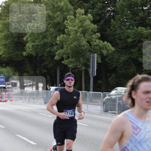 29.06.2025 - hella hamburg halbmarathon Jannik Wohlers http://msf.ph/oto/8191768 29.06.2025 09:45:15 Lombardsbrücke 57, 1686, 1707, 2689, 4129, 4679, 4698, 4749, 5550, 6358, 7389, 7965, 8190, 9571, 9634, 10017, 10876, 11120, 12308, 12691, 12988, 13066, 13618, 14028, 14395, 14466, 14622, 14784, 15826, 15887, 16712, 16724, 16755, 17151, 17191, 17197, 17802, 18099, 18177 meine-sportfotos.de