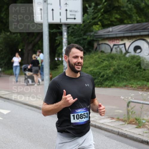 29.06.2025 - hella hamburg halbmarathon Yannick Fuchs http://msf.ph/oto/8191788 29.06.2025 10:31:15 20KM 1385, 1571, 2121, 2774, 3809, 3959, 5961, 6915, 7831, 8084, 8121, 9313, 10404, 10852, 11120, 11304, 11620, 12051, 12168, 12916, 13991, 14075, 14601, 14622, 15621, 16158, 17078, 17192, 17217, 18038, 18156, 18733 meine-sportfotos.de