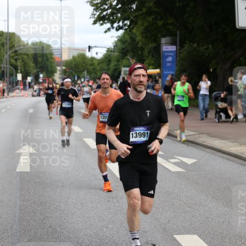 29.06.2025 - hella hamburg halbmarathon Yannick Fuchs http://msf.ph/oto/8191806 29.06.2025 10:31:15 20KM 1385, 1571, 2121, 2774, 3809, 3959, 5961, 6915, 7831, 8084, 8121, 9313, 10404, 10852, 11120, 11304, 11620, 12051, 12168, 12916, 13991, 14075, 14601, 14622, 15621, 16158, 17078, 17192, 17217, 18038, 18156, 18733 meine-sportfotos.de