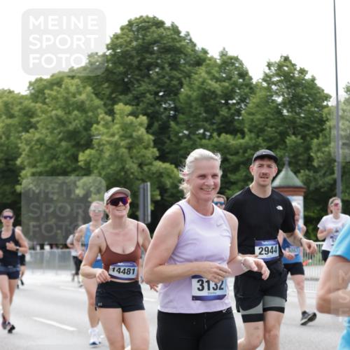 29.06.2025 - hella hamburg halbmarathon Jannik Wohlers http://msf.ph/oto/8191812 29.06.2025 10:24:16 Lombardsbrücke 1352, 1395, 2108, 2280, 2944, 3053, 3099, 3113, 3132, 3421, 4111, 4221, 4444, 5138, 5829, 5830, 6261, 6570, 10907, 11651, 11816, 11817, 12070, 12303, 13111, 13113, 13638, 14898, 15124, 15796, 15975, 17535, 18105, 19080 meine-sportfotos.de