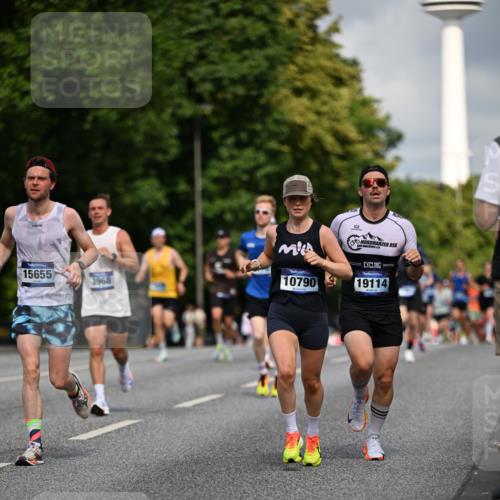 29.06.2025 - hella hamburg halbmarathon Dr. Thomas Lammeyer http://msf.ph/oto/8191818 29.06.2025 09:47:40 Kennedybrücke 1065, 2879, 3075, 3845, 3968, 4678, 5344, 7231, 7349, 7793, 8975, 9047, 10106, 10173, 10790 meine-sportfotos.de