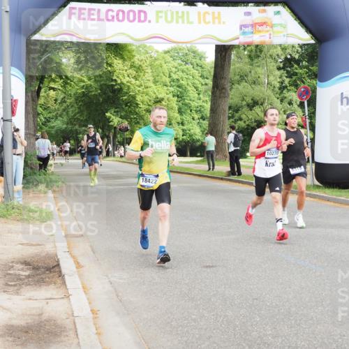 29.06.2025 - hella hamburg halbmarathon MichiJ http://msf.ph/oto/8191820 29.06.2025 10:19:52 Zwischen KM18-KM19 3845, 8190, 8318, 8784, 9634, 10270, 18422 meine-sportfotos.de