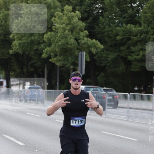 29.06.2025 - hella hamburg halbmarathon Jannik Wohlers http://msf.ph/oto/8191901 29.06.2025 09:45:16 Lombardsbrücke 1686, 1707, 2689, 4129, 4679, 4698, 4749, 5187, 5550, 6358, 7389, 7965, 8190, 10017, 10876, 11120, 12232, 12308, 12691, 12988, 13066, 13618, 14395, 14466, 14549, 14622, 14784, 15826, 15887, 16712, 16724, 16755, 17151, 17191, 17197, 17802, 18099, 18177 meine-sportfotos.de