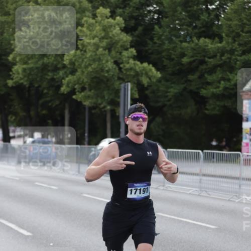 29.06.2025 - hella hamburg halbmarathon Jannik Wohlers http://msf.ph/oto/8191921 29.06.2025 09:45:16 Lombardsbrücke 1686, 1707, 2689, 4129, 4679, 4698, 4749, 5187, 5550, 6358, 7389, 7965, 8190, 10017, 10876, 11120, 12232, 12308, 12691, 12988, 13066, 13618, 14395, 14466, 14549, 14622, 14784, 15826, 15887, 16712, 16724, 16755, 17151, 17191, 17197, 17802, 18099, 18177 meine-sportfotos.de
