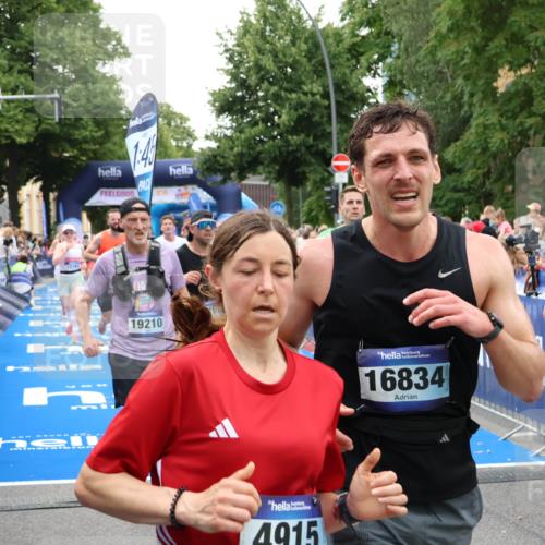 29.06.2025 - hella hamburg halbmarathon Zöllner http://msf.ph/oto/8191926 29.06.2025 10:44:57 Ziel 1424, 1520, 2098, 2890, 3098, 4425, 7056, 7167, 9030, 9720, 12161, 17382, 17406, 18055, 18631, 19207, 19210 meine-sportfotos.de
