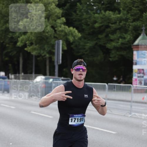 29.06.2025 - hella hamburg halbmarathon Jannik Wohlers http://msf.ph/oto/8191949 29.06.2025 09:45:16 Lombardsbrücke 1686, 1707, 2689, 4129, 4679, 4698, 4749, 5187, 5550, 6358, 7389, 7965, 8190, 10017, 10876, 11120, 12232, 12308, 12691, 12988, 13066, 13618, 14395, 14466, 14549, 14622, 14784, 15826, 15887, 16712, 16724, 16755, 17151, 17191, 17197, 17802, 18099, 18177 meine-sportfotos.de