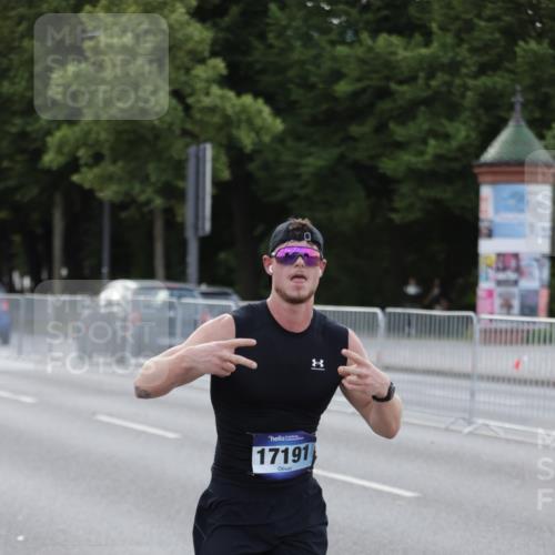 29.06.2025 - hella hamburg halbmarathon Jannik Wohlers http://msf.ph/oto/8191961 29.06.2025 09:45:16 Lombardsbrücke 1686, 1707, 2689, 4129, 4679, 4698, 4749, 5187, 5550, 6358, 7389, 7965, 8190, 10017, 10876, 11120, 12232, 12308, 12691, 12988, 13066, 13618, 14395, 14466, 14549, 14622, 14784, 15826, 15887, 16712, 16724, 16755, 17151, 17191, 17197, 17802, 18099, 18177 meine-sportfotos.de
