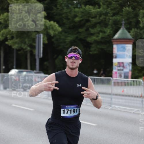 29.06.2025 - hella hamburg halbmarathon Jannik Wohlers http://msf.ph/oto/8191983 29.06.2025 09:45:16 Lombardsbrücke 1686, 1707, 2689, 4129, 4679, 4698, 4749, 5187, 5550, 6358, 7389, 7965, 8190, 10017, 10876, 11120, 12232, 12308, 12691, 12988, 13066, 13618, 14395, 14466, 14549, 14622, 14784, 15826, 15887, 16712, 16724, 16755, 17151, 17191, 17197, 17802, 18099, 18177 meine-sportfotos.de