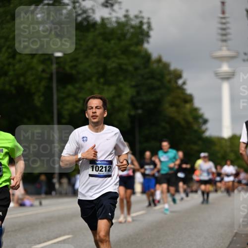 29.06.2025 - hella hamburg halbmarathon Dr. Thomas Lammeyer http://msf.ph/oto/8192025 29.06.2025 10:11:07 Kennedybrücke 1245, 4502, 5287, 5807, 6314, 6572, 6664, 9560, 10212, 10297, 11394 meine-sportfotos.de