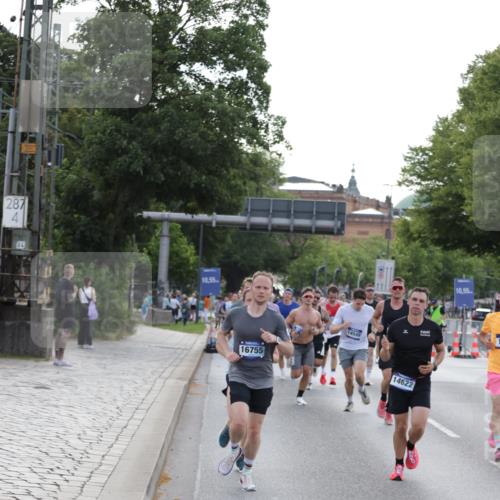 29.06.2025 - hella hamburg halbmarathon Jannik Wohlers http://msf.ph/oto/8192034 29.06.2025 09:45:17 Lombardsbrücke 1686, 1707, 2689, 4129, 4679, 4698, 4749, 5187, 5550, 6358, 7389, 7965, 8190, 10017, 10876, 11120, 12232, 12308, 12691, 12988, 13066, 13343, 13618, 14395, 14466, 14549, 14622, 14784, 15826, 15887, 16712, 16724, 16755, 17117, 17151, 17191, 17197, 17802, 18099, 18135, 18177 meine-sportfotos.de