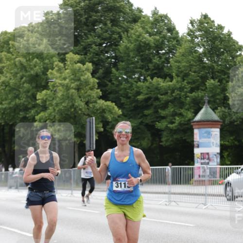 29.06.2025 - hella hamburg halbmarathon Jannik Wohlers http://msf.ph/oto/8192142 29.06.2025 10:24:17 Lombardsbrücke 1352, 1395, 2108, 2280, 2944, 3053, 3099, 3113, 3132, 3421, 4111, 4221, 4444, 5138, 5829, 5830, 6261, 6570, 10907, 11651, 11816, 11817, 12070, 12303, 13111, 13113, 13638, 14898, 15124, 15796, 15975, 17535, 18105, 19080 meine-sportfotos.de