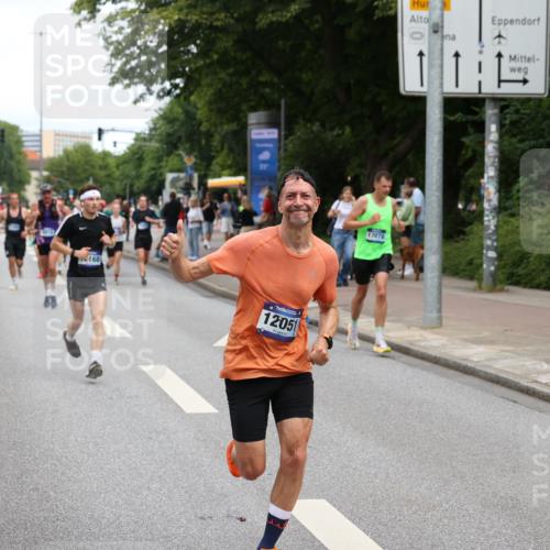 29.06.2025 - hella hamburg halbmarathon Yannick Fuchs http://msf.ph/oto/8192151 29.06.2025 10:31:16 20KM 1385, 1571, 2121, 2774, 3959, 5961, 6915, 7831, 8084, 8121, 9313, 10404, 10852, 11120, 11304, 11620, 12051, 12168, 12916, 13991, 14075, 14622, 15621, 16158, 17078, 17192, 18038, 18156, 18733 meine-sportfotos.de