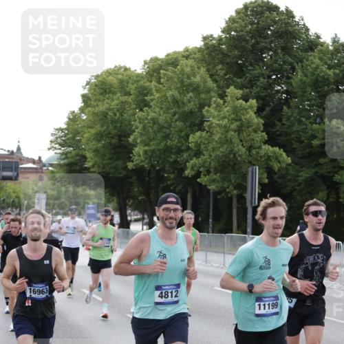 29.06.2025 - hella hamburg halbmarathon Jannik Wohlers http://msf.ph/oto/8192208 29.06.2025 09:45:37 Lombardsbrücke 1080, 1894, 2460, 3809, 4463, 4812, 5187, 6169, 6495, 6878, 7055, 7186, 7880, 8062, 9345, 10270, 10453, 10484, 11199, 12189, 12232, 12681, 13167, 13343, 13686, 13754, 14167, 14548, 14549, 14699, 15054, 15115, 15326, 15507, 15835, 16148, 16507, 16695, 16963, 17056, 17117, 17322, 17691, 17768, 18135, 18854, 19022, 19118 meine-sportfotos.de