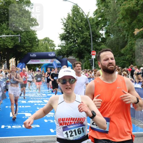 29.06.2025 - hella hamburg halbmarathon Zöllner http://msf.ph/oto/8192217 29.06.2025 10:45:00 Ziel 1171, 1424, 1520, 2098, 2890, 4425, 9030, 9720, 12161, 16058, 17381, 17382, 17406, 17544, 18055, 18631 meine-sportfotos.de