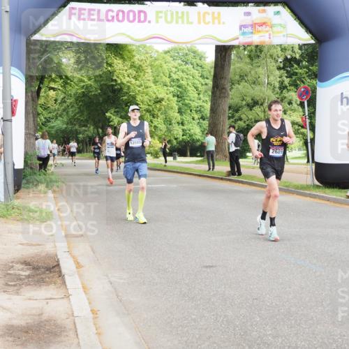 29.06.2025 - hella hamburg halbmarathon MichiJ http://msf.ph/oto/8192306 29.06.2025 10:19:55 Zwischen KM18-KM19 2689, 8190, 8318, 8784, 10270, 18422 meine-sportfotos.de