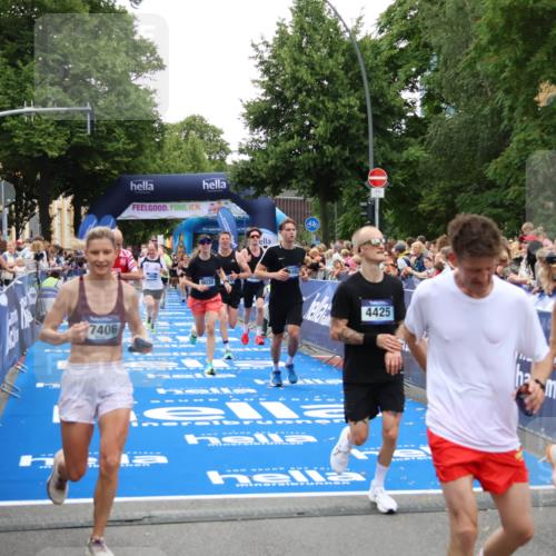 29.06.2025 - hella hamburg halbmarathon Zöllner http://msf.ph/oto/8192353 29.06.2025 10:45:02 Ziel 1171, 1424, 1520, 2890, 4425, 6266, 7709, 7843, 9030, 11688, 15334, 16058, 17381, 17382, 17406, 17544, 18055, 18631 meine-sportfotos.de