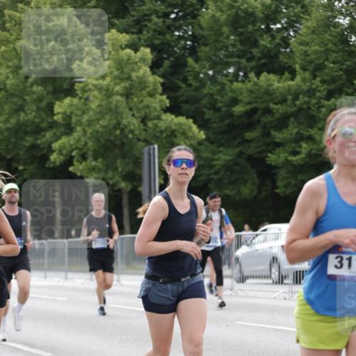 29.06.2025 - hella hamburg halbmarathon Jannik Wohlers http://msf.ph/oto/8192368 29.06.2025 10:24:18 Lombardsbrücke 1352, 1395, 2108, 2249, 2280, 2944, 3053, 3099, 3113, 3132, 3421, 4111, 4221, 4444, 5126, 5138, 5829, 5830, 6261, 6570, 10907, 11651, 11816, 11817, 12070, 12303, 13111, 13113, 13638, 14898, 15124, 15796, 15975, 17535, 18105 meine-sportfotos.de