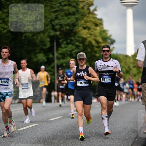 29.06.2025 - hella hamburg halbmarathon Dr. Thomas Lammeyer http://msf.ph/oto/8192378 29.06.2025 09:47:40 Kennedybrücke 1065, 2879, 3075, 3845, 3968, 4678, 5344, 7231, 7349, 7793, 8975, 9047, 10106, 10173, 10790 meine-sportfotos.de