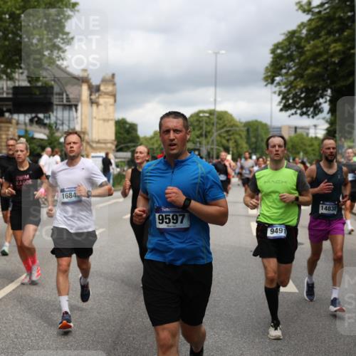 29.06.2025 - hella hamburg halbmarathon Yannick Fuchs http://msf.ph/oto/8192380 29.06.2025 10:44:03 20KM 1216, 1321, 2020, 2234, 2516, 2788, 3296, 3414, 3543, 3562, 3692, 3852, 4247, 4933, 5447, 5978, 6115, 6125, 6282, 7100, 7657, 8454, 8576, 8689, 8813, 8899, 8921, 9031, 9200, 9303, 9491, 9551, 9597, 9723, 10189, 10480, 11339, 11975, 12035, 12203, 12271, 12733, 13159, 13225, 13282, 13463, 13758, 13976, 14562, 14794, 14838, 15519, 15620, 15966, 16000, 16403, 16738, 16843, 16877, 16887, 17001, 17282, 17908, 18229, 18350, 18451, 18960 meine-sportfotos.de