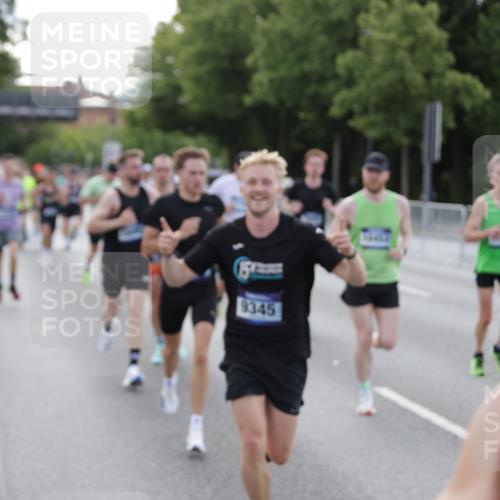 29.06.2025 - hella hamburg halbmarathon Jannik Wohlers http://msf.ph/oto/8192382 29.06.2025 09:45:39 Lombardsbrücke 1080, 1894, 2460, 2525, 3809, 4463, 4812, 6169, 6495, 6878, 7055, 7186, 7880, 8062, 9345, 10270, 10453, 10484, 11199, 11282, 12189, 12681, 13167, 13686, 13754, 14167, 14293, 14548, 14699, 15054, 15115, 15326, 15507, 15689, 15835, 16148, 16507, 16580, 16695, 16963, 17056, 17322, 17691, 17768, 18854, 19022, 19118 meine-sportfotos.de