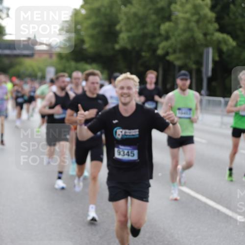 29.06.2025 - hella hamburg halbmarathon Jannik Wohlers http://msf.ph/oto/8192388 29.06.2025 09:45:39 Lombardsbrücke 1080, 1894, 2460, 2525, 3809, 4463, 4812, 6169, 6495, 6878, 7055, 7186, 7880, 8062, 9345, 10270, 10453, 10484, 11199, 11282, 12189, 12681, 13167, 13686, 13754, 14167, 14293, 14548, 14699, 15054, 15115, 15326, 15507, 15689, 15835, 16148, 16507, 16580, 16695, 16963, 17056, 17322, 17691, 17768, 18854, 19022, 19118 meine-sportfotos.de