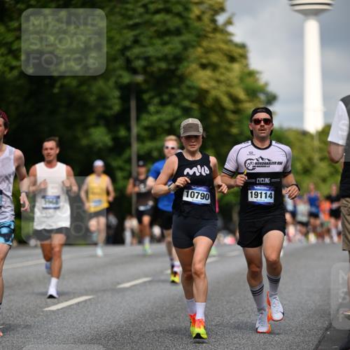 29.06.2025 - hella hamburg halbmarathon Dr. Thomas Lammeyer http://msf.ph/oto/8192392 29.06.2025 09:47:41 Kennedybrücke 1065, 2879, 3075, 3845, 3968, 4678, 5344, 7231, 7349, 7793, 8975, 9047, 10106, 10173, 10790 meine-sportfotos.de