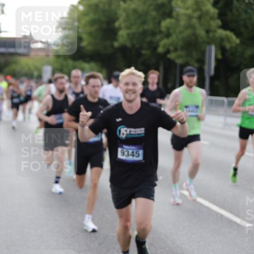 29.06.2025 - hella hamburg halbmarathon Jannik Wohlers http://msf.ph/oto/8192395 29.06.2025 09:45:39 Lombardsbrücke 1080, 1894, 2460, 2525, 3809, 4463, 4812, 6169, 6495, 6878, 7055, 7186, 7880, 8062, 9345, 10270, 10453, 10484, 11199, 11282, 12189, 12681, 13167, 13686, 13754, 14167, 14293, 14548, 14699, 15054, 15115, 15326, 15507, 15689, 15835, 16148, 16507, 16580, 16695, 16963, 17056, 17322, 17691, 17768, 18854, 19022, 19118 meine-sportfotos.de