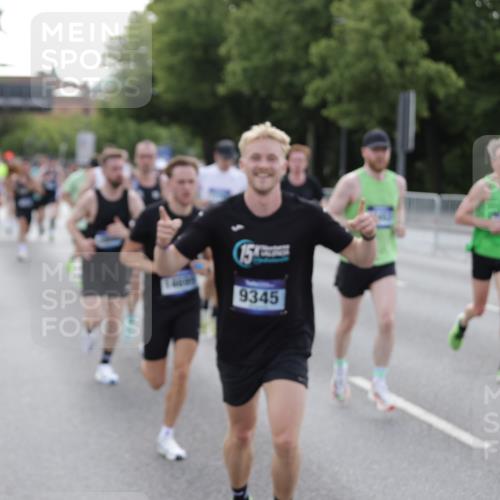 29.06.2025 - hella hamburg halbmarathon Jannik Wohlers http://msf.ph/oto/8192406 29.06.2025 09:45:39 Lombardsbrücke 1080, 1894, 2460, 2525, 3809, 4463, 4812, 6169, 6495, 6878, 7055, 7186, 7880, 8062, 9345, 10270, 10453, 10484, 11199, 11282, 12189, 12681, 13167, 13686, 13754, 14167, 14293, 14548, 14699, 15054, 15115, 15326, 15507, 15689, 15835, 16148, 16507, 16580, 16695, 16963, 17056, 17322, 17691, 17768, 18854, 19022, 19118 meine-sportfotos.de