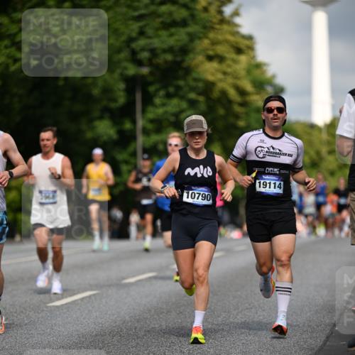 29.06.2025 - hella hamburg halbmarathon Dr. Thomas Lammeyer http://msf.ph/oto/8192408 29.06.2025 09:47:41 Kennedybrücke 1065, 2879, 3075, 3845, 3968, 4678, 5344, 7231, 7349, 7793, 8975, 9047, 10106, 10173, 10790 meine-sportfotos.de