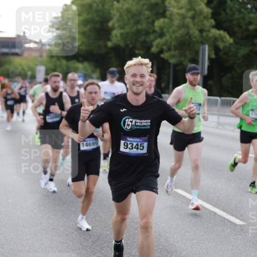 29.06.2025 - hella hamburg halbmarathon Jannik Wohlers http://msf.ph/oto/8192421 29.06.2025 09:45:39 Lombardsbrücke 1080, 1894, 2460, 2525, 3809, 4463, 4812, 6169, 6495, 6878, 7055, 7186, 7880, 8062, 9345, 10270, 10453, 10484, 11199, 11282, 12189, 12681, 13167, 13686, 13754, 14167, 14293, 14548, 14699, 15054, 15115, 15326, 15507, 15689, 15835, 16148, 16507, 16580, 16695, 16963, 17056, 17322, 17691, 17768, 18854, 19022, 19118 meine-sportfotos.de