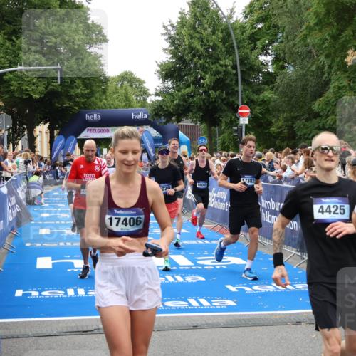 29.06.2025 - hella hamburg halbmarathon Zöllner http://msf.ph/oto/8192433 29.06.2025 10:45:03 Ziel 1171, 1424, 1520, 2890, 6266, 7709, 7843, 9030, 10741, 11688, 15334, 16058, 17381, 17382, 17544, 18055 meine-sportfotos.de