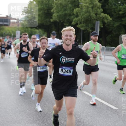 29.06.2025 - hella hamburg halbmarathon Jannik Wohlers http://msf.ph/oto/8192441 29.06.2025 09:45:39 Lombardsbrücke 1080, 1894, 2460, 2525, 3809, 4463, 4812, 6169, 6495, 6878, 7055, 7186, 7880, 8062, 9345, 10270, 10453, 10484, 11199, 11282, 12189, 12681, 13167, 13686, 13754, 14167, 14293, 14548, 14699, 15054, 15115, 15326, 15507, 15689, 15835, 16148, 16507, 16580, 16695, 16963, 17056, 17322, 17691, 17768, 18854, 19022, 19118 meine-sportfotos.de