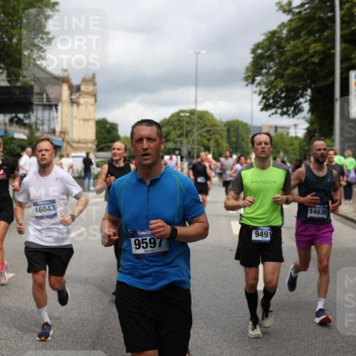 29.06.2025 - hella hamburg halbmarathon Yannick Fuchs http://msf.ph/oto/8192474 29.06.2025 10:44:03 20KM 1216, 1321, 2020, 2234, 2516, 2788, 3296, 3414, 3543, 3562, 3692, 3852, 4247, 4933, 5447, 5978, 6115, 6125, 6282, 7100, 7657, 8454, 8576, 8689, 8813, 8899, 8921, 9031, 9200, 9303, 9491, 9551, 9597, 9723, 10189, 10480, 11339, 11975, 12035, 12203, 12271, 12733, 13159, 13225, 13282, 13463, 13758, 13976, 14562, 14794, 14838, 15519, 15620, 15966, 16000, 16403, 16738, 16843, 16877, 16887, 17001, 17282, 17908, 18229, 18350, 18451, 18960 meine-sportfotos.de