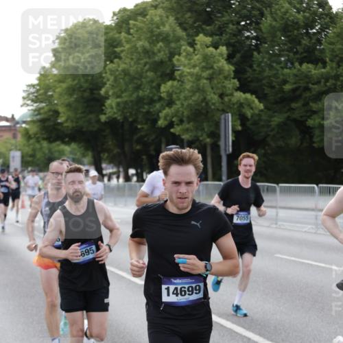 29.06.2025 - hella hamburg halbmarathon Jannik Wohlers http://msf.ph/oto/8192478 29.06.2025 09:45:40 Lombardsbrücke 1080, 1894, 2460, 2525, 3809, 4463, 4812, 5042, 6169, 6495, 7055, 7186, 7880, 8062, 9345, 10453, 11199, 11282, 11833, 12189, 12681, 13167, 13754, 14167, 14293, 14548, 14699, 15054, 15115, 15326, 15507, 15689, 15835, 16148, 16507, 16580, 16695, 16963, 17056, 17322, 17691, 17768, 18854, 19022, 19118 meine-sportfotos.de