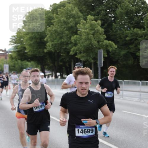29.06.2025 - hella hamburg halbmarathon Jannik Wohlers http://msf.ph/oto/8192486 29.06.2025 09:45:40 Lombardsbrücke 1080, 1894, 2460, 2525, 3809, 4463, 4812, 5042, 6169, 6495, 7055, 7186, 7880, 8062, 9345, 10453, 11199, 11282, 11833, 12189, 12681, 13167, 13754, 14167, 14293, 14548, 14699, 15054, 15115, 15326, 15507, 15689, 15835, 16148, 16507, 16580, 16695, 16963, 17056, 17322, 17691, 17768, 18854, 19022, 19118 meine-sportfotos.de