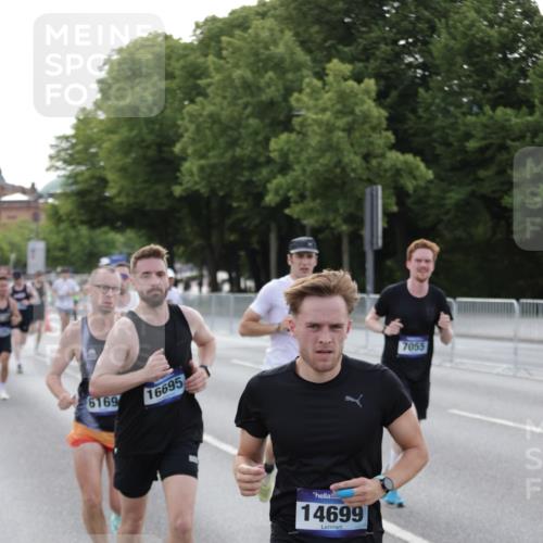 29.06.2025 - hella hamburg halbmarathon Jannik Wohlers http://msf.ph/oto/8192492 29.06.2025 09:45:40 Lombardsbrücke 1080, 1894, 2460, 2525, 3809, 4463, 4812, 5042, 6169, 6495, 7055, 7186, 7880, 8062, 9345, 10453, 11199, 11282, 11833, 12189, 12681, 13167, 13754, 14167, 14293, 14548, 14699, 15054, 15115, 15326, 15507, 15689, 15835, 16148, 16507, 16580, 16695, 16963, 17056, 17322, 17691, 17768, 18854, 19022, 19118 meine-sportfotos.de