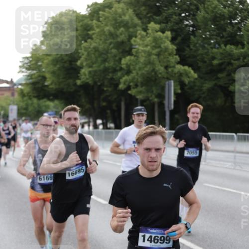 29.06.2025 - hella hamburg halbmarathon Jannik Wohlers http://msf.ph/oto/8192498 29.06.2025 09:45:40 Lombardsbrücke 1080, 1894, 2460, 2525, 3809, 4463, 4812, 5042, 6169, 6495, 7055, 7186, 7880, 8062, 9345, 10453, 11199, 11282, 11833, 12189, 12681, 13167, 13754, 14167, 14293, 14548, 14699, 15054, 15115, 15326, 15507, 15689, 15835, 16148, 16507, 16580, 16695, 16963, 17056, 17322, 17691, 17768, 18854, 19022, 19118 meine-sportfotos.de