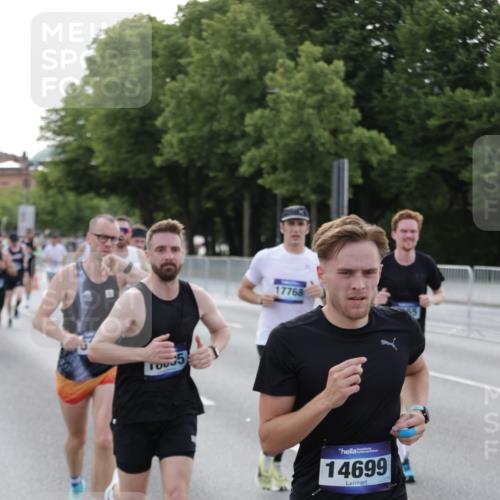 29.06.2025 - hella hamburg halbmarathon Jannik Wohlers http://msf.ph/oto/8192512 29.06.2025 09:45:40 Lombardsbrücke 1080, 1894, 2460, 2525, 3809, 4463, 4812, 5042, 6169, 6495, 7055, 7186, 7880, 8062, 9345, 10453, 11199, 11282, 11833, 12189, 12681, 13167, 13754, 14167, 14293, 14548, 14699, 15054, 15115, 15326, 15507, 15689, 15835, 16148, 16507, 16580, 16695, 16963, 17056, 17322, 17691, 17768, 18854, 19022, 19118 meine-sportfotos.de