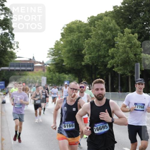 29.06.2025 - hella hamburg halbmarathon Jannik Wohlers http://msf.ph/oto/8192521 29.06.2025 09:45:41 Lombardsbrücke 1080, 1894, 2460, 2525, 3809, 3843, 4463, 4812, 5042, 6169, 6495, 7055, 7186, 7880, 8062, 9345, 10453, 11199, 11282, 11833, 12189, 12681, 13167, 13754, 14167, 14293, 14548, 14699, 15054, 15115, 15326, 15507, 15689, 15835, 16148, 16507, 16580, 16695, 16963, 17056, 17322, 17691, 17768, 18854, 19022, 19118 meine-sportfotos.de