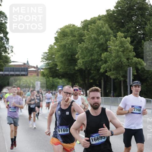 29.06.2025 - hella hamburg halbmarathon Jannik Wohlers http://msf.ph/oto/8192530 29.06.2025 09:45:41 Lombardsbrücke 1080, 1894, 2460, 2525, 3809, 3843, 4463, 4812, 5042, 6169, 6495, 7055, 7186, 7880, 8062, 9345, 10453, 11199, 11282, 11833, 12189, 12681, 13167, 13754, 14167, 14293, 14548, 14699, 15054, 15115, 15326, 15507, 15689, 15835, 16148, 16507, 16580, 16695, 16963, 17056, 17322, 17691, 17768, 18854, 19022, 19118 meine-sportfotos.de