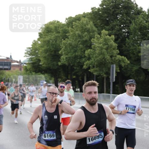 29.06.2025 - hella hamburg halbmarathon Jannik Wohlers http://msf.ph/oto/8192553 29.06.2025 09:45:41 Lombardsbrücke 1080, 1894, 2460, 2525, 3809, 3843, 4463, 4812, 5042, 6169, 6495, 7055, 7186, 7880, 8062, 9345, 10453, 11199, 11282, 11833, 12189, 12681, 13167, 13754, 14167, 14293, 14548, 14699, 15054, 15115, 15326, 15507, 15689, 15835, 16148, 16507, 16580, 16695, 16963, 17056, 17322, 17691, 17768, 18854, 19022, 19118 meine-sportfotos.de