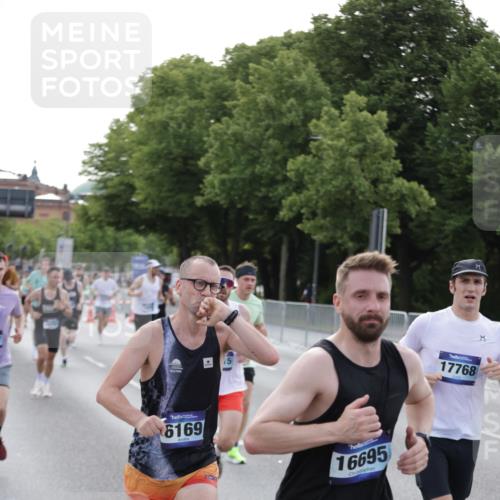 29.06.2025 - hella hamburg halbmarathon Jannik Wohlers http://msf.ph/oto/8192565 29.06.2025 09:45:41 Lombardsbrücke 1080, 1894, 2460, 2525, 3809, 3843, 4463, 4812, 5042, 6169, 6495, 7055, 7186, 7880, 8062, 9345, 10453, 11199, 11282, 11833, 12189, 12681, 13167, 13754, 14167, 14293, 14548, 14699, 15054, 15115, 15326, 15507, 15689, 15835, 16148, 16507, 16580, 16695, 16963, 17056, 17322, 17691, 17768, 18854, 19022, 19118 meine-sportfotos.de