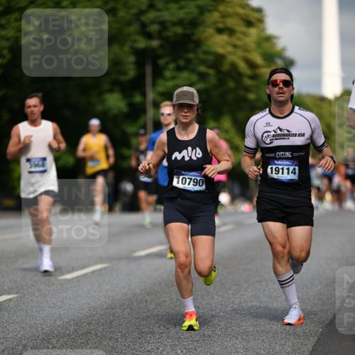 29.06.2025 - hella hamburg halbmarathon Dr. Thomas Lammeyer http://msf.ph/oto/8192581 29.06.2025 09:47:41 Kennedybrücke 1065, 2879, 3075, 3845, 3968, 4678, 5344, 7231, 7349, 7793, 8975, 9047, 10106, 10173, 10790 meine-sportfotos.de