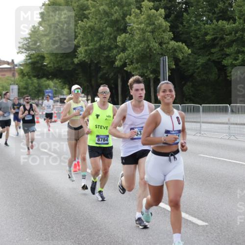 29.06.2025 - hella hamburg halbmarathon Jannik Wohlers http://msf.ph/oto/8192597 29.06.2025 09:45:57 Lombardsbrücke 2525, 3809, 3843, 3955, 5042, 7534, 7845, 7901, 8784, 8864, 8956, 10298, 10865, 10929, 11230, 11282, 11833, 12987, 13252, 13617, 14276, 14293, 15391, 15689, 16065, 16140, 16580, 16931, 17213, 17826, 18235, 18422, 18562, 18563 meine-sportfotos.de