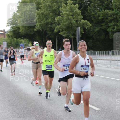 29.06.2025 - hella hamburg halbmarathon Jannik Wohlers http://msf.ph/oto/8192604 29.06.2025 09:45:57 Lombardsbrücke 2525, 3809, 3843, 3955, 5042, 7534, 7845, 7901, 8784, 8864, 8956, 10298, 10865, 10929, 11230, 11282, 11833, 12987, 13252, 13617, 14276, 14293, 15391, 15689, 16065, 16140, 16580, 16931, 17213, 17826, 18235, 18422, 18562, 18563 meine-sportfotos.de