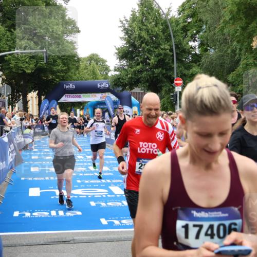 29.06.2025 - hella hamburg halbmarathon Zöllner http://msf.ph/oto/8192605 29.06.2025 10:45:04 Ziel 1171, 1424, 1520, 2890, 3917, 6266, 7709, 7843, 9030, 9710, 10741, 11688, 13919, 15334, 16058, 17381, 17382, 17544, 18055 meine-sportfotos.de
