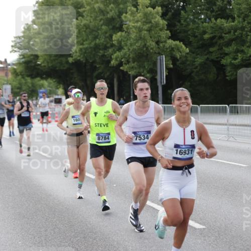 29.06.2025 - hella hamburg halbmarathon Jannik Wohlers http://msf.ph/oto/8192634 29.06.2025 09:45:57 Lombardsbrücke 2525, 3809, 3843, 3955, 5042, 7534, 7845, 7901, 8784, 8864, 8956, 10298, 10865, 10929, 11230, 11282, 11833, 12987, 13252, 13617, 14276, 14293, 15391, 15689, 16065, 16140, 16580, 16931, 17213, 17826, 18235, 18422, 18562, 18563 meine-sportfotos.de